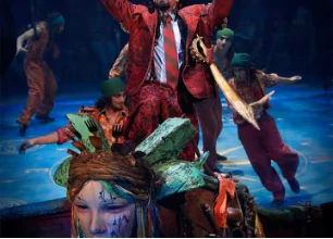 Elenco de The Island of Neverland en el escenario